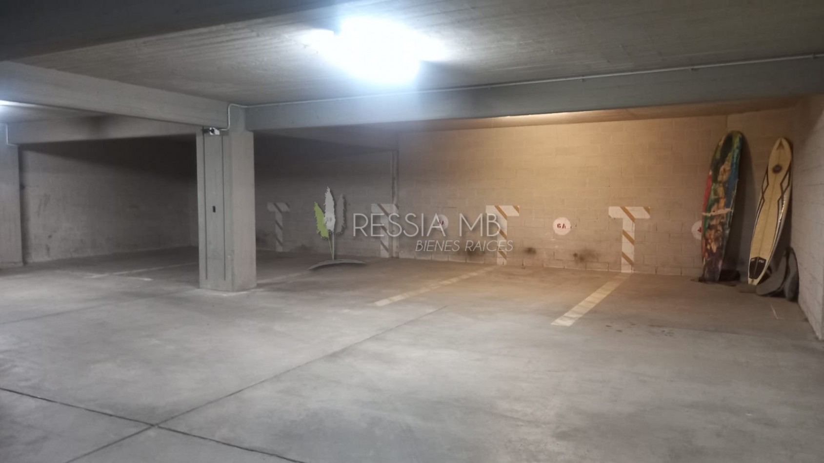 Departamento en venta amoblado con cochera, baulera y vista - A metros del mar en Villa Gesell