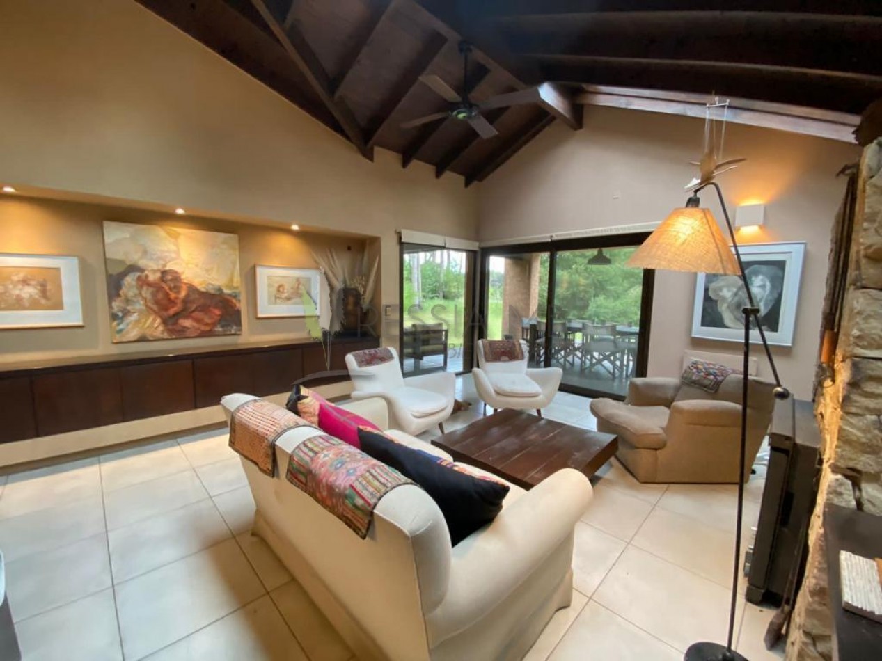 Casa con parque en Mar Azul - Opcion a 3 lotes (1.425 m²)