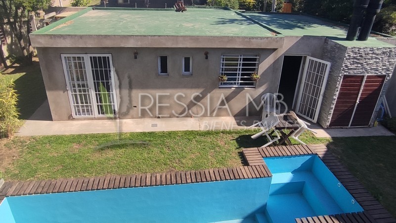 VENTA CASA CON 3 DPTOS EN ZONA GOLF DE VILLA GESELL