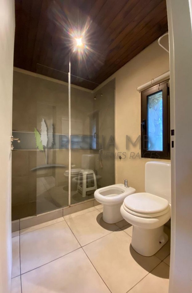 Casa con parque en Mar Azul - Opcion a 3 lotes (1.425 m²)