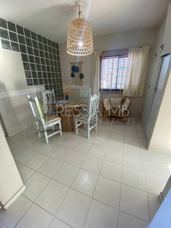 Dpt. en venta - 2 dormitorios - Av. 2 e/Paseos 102 y 103 - Villa Gesell