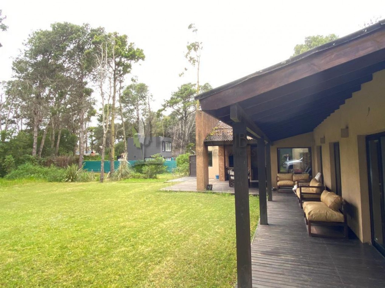 Casa con parque en Mar Azul - Opcion a 3 lotes (1.425 m²)