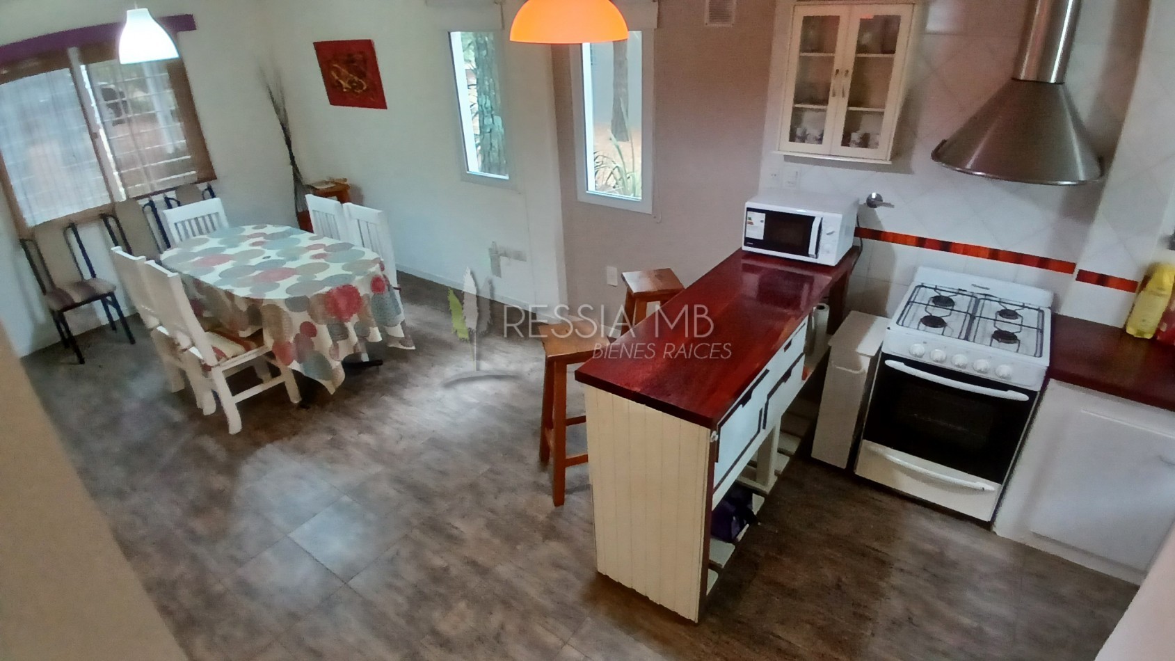 Casa en Venta  - 3 Dormitorios + gran parque arbolado - Ranqueles entre Mansilla y Av. del Plata, con salida tambien a Av. del Lucero - Mar de las Pampas