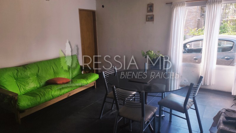 VENTA CASA CON 3 DPTOS EN ZONA GOLF DE VILLA GESELL