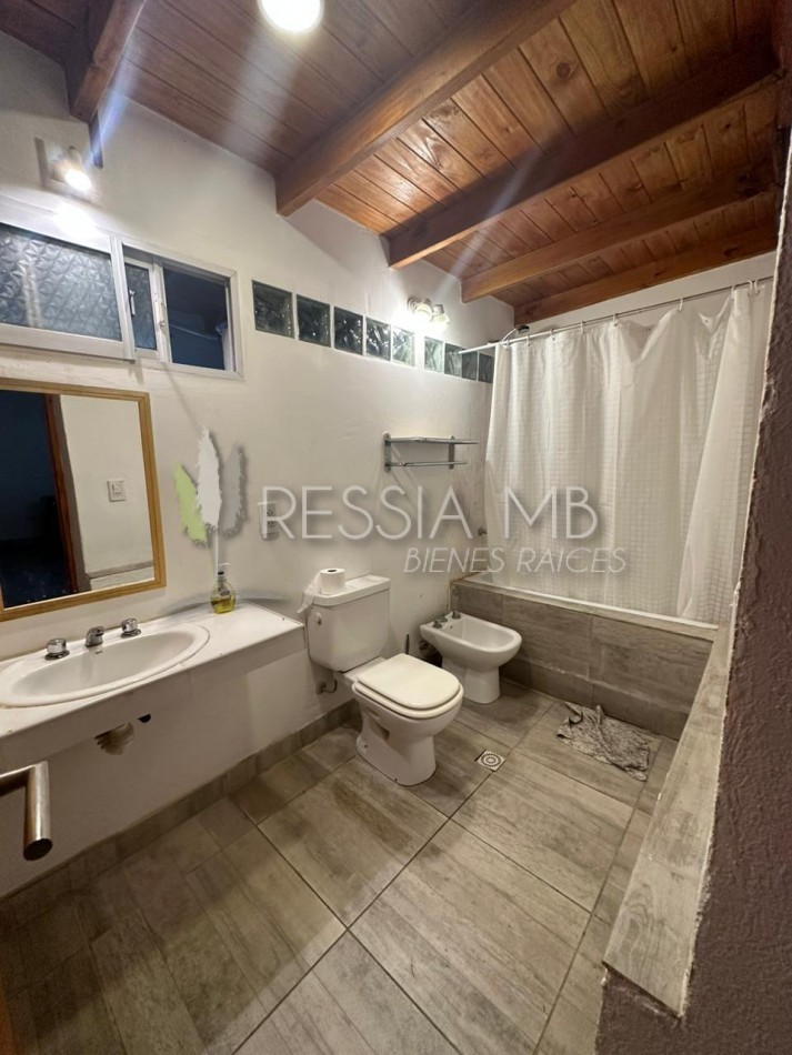 Destacada casa en venta sobre 3 lotes -  Calle 35 entre Viña del Mar y Punta del Indio - Mar Azul