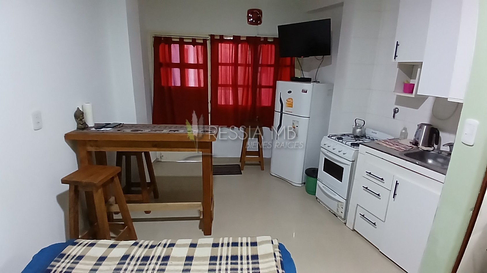 Vendemos hermoso monoambiente - Paseo 126 e/ Av. 1 y 2 - Edificio "Rosamar"