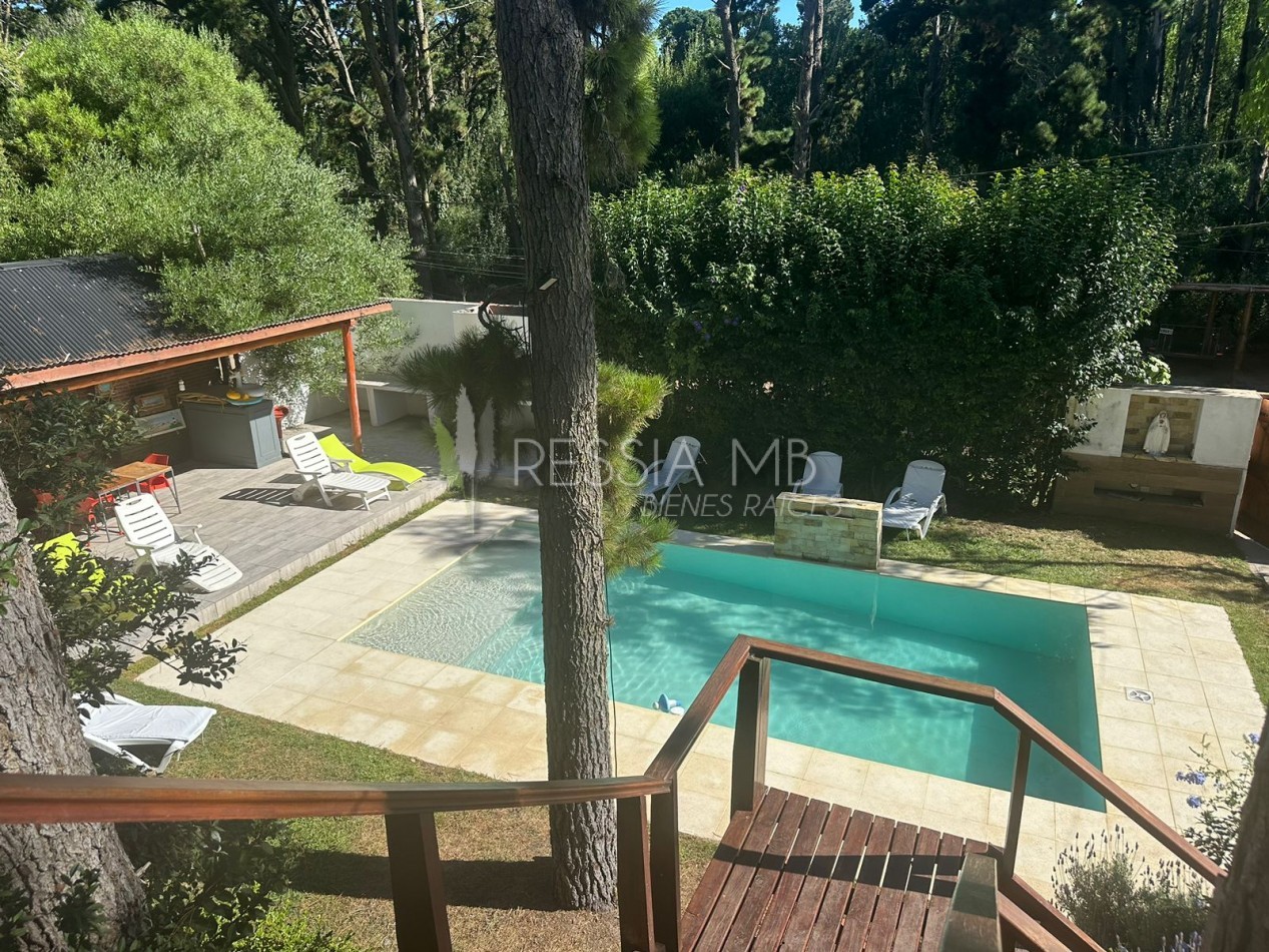 Destacada casa en venta sobre 3 lotes -  Calle 35 entre Viña del Mar y Punta del Indio - Mar Azul