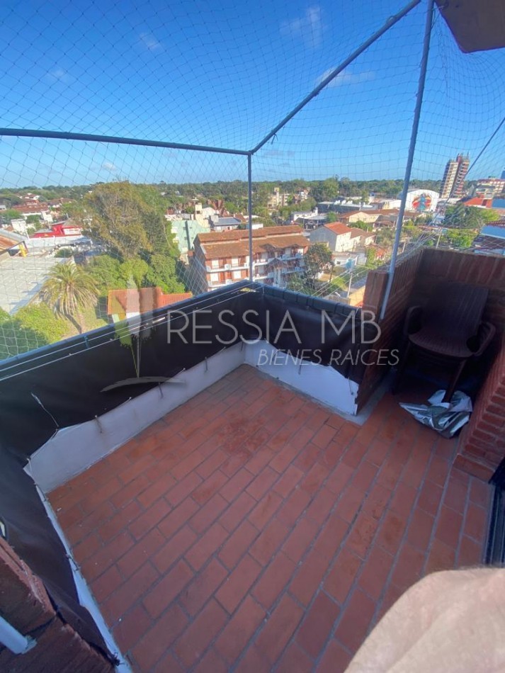 Dpt. en venta - 2 dormitorios - Av. 2 e/Paseos 102 y 103 - Villa Gesell