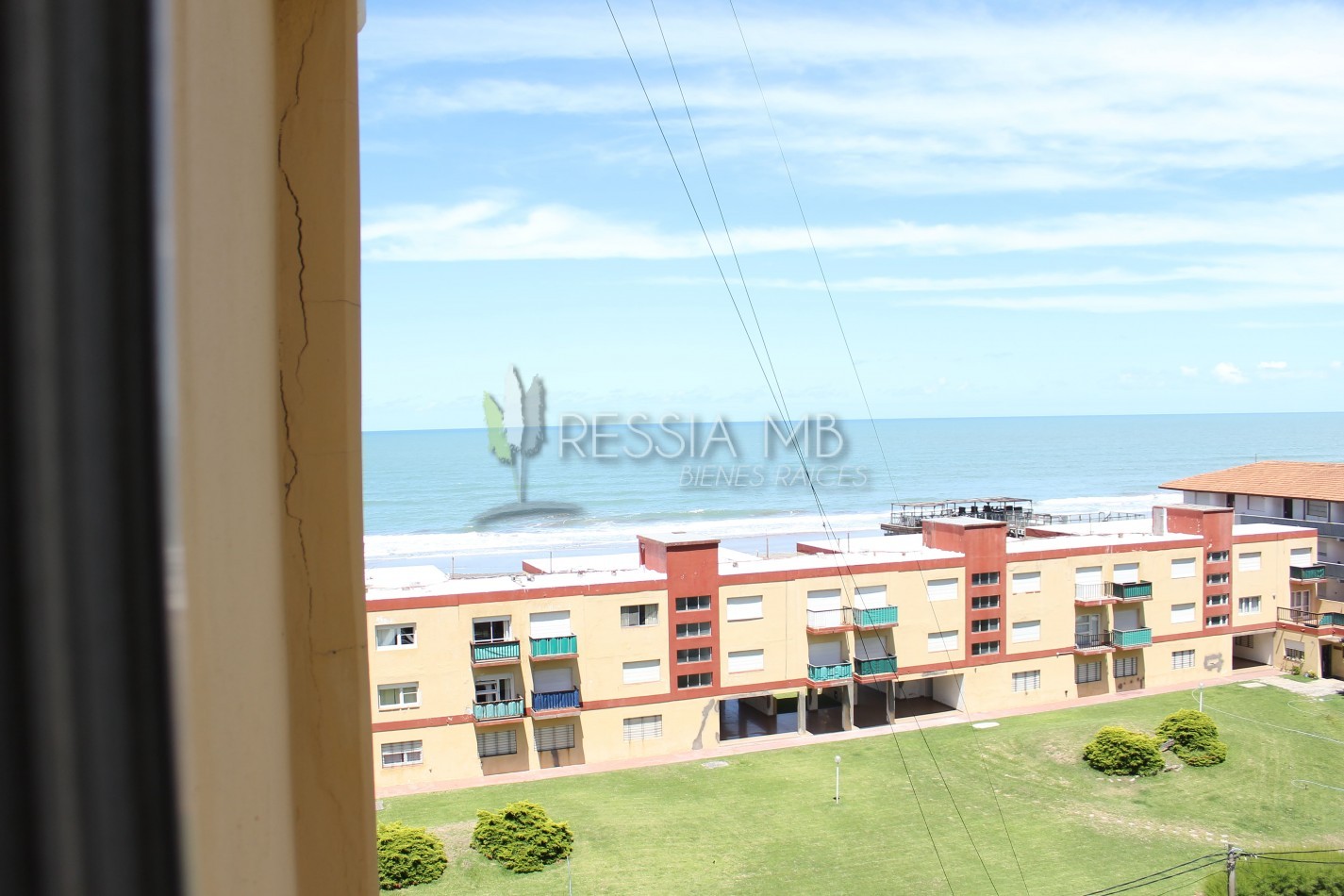 VENTA de dpto. con vista al mar en 6to piso - Av 1 entre 104 y 1105