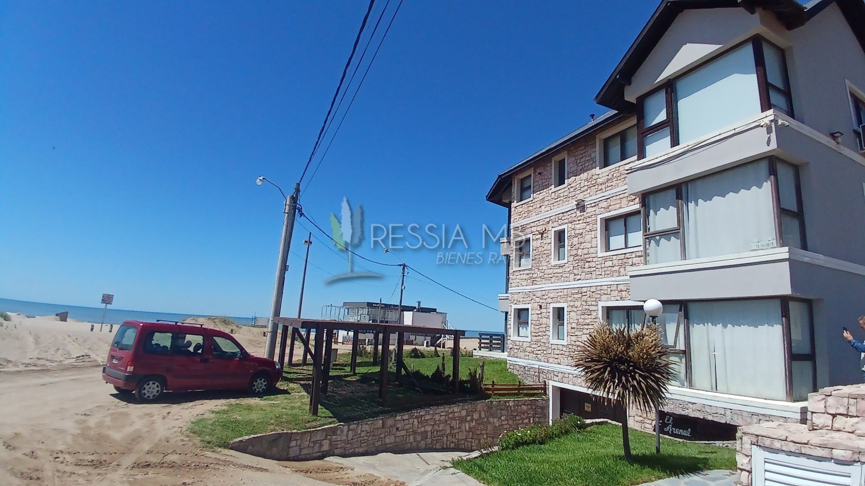 Venta de Dpto. con vista al mar al sur de Villa Gesell - Paseo 149 y playa