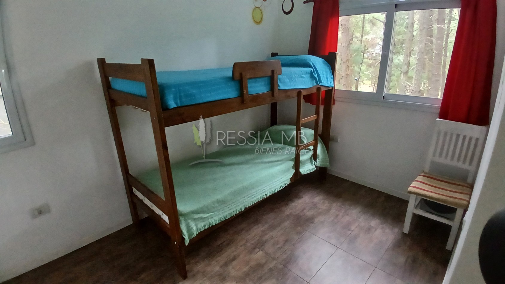 Casa en Venta  - 3 Dormitorios + gran parque arbolado - Ranqueles entre Mansilla y Av. del Plata, con salida tambien a Av. del Lucero - Mar de las Pampas