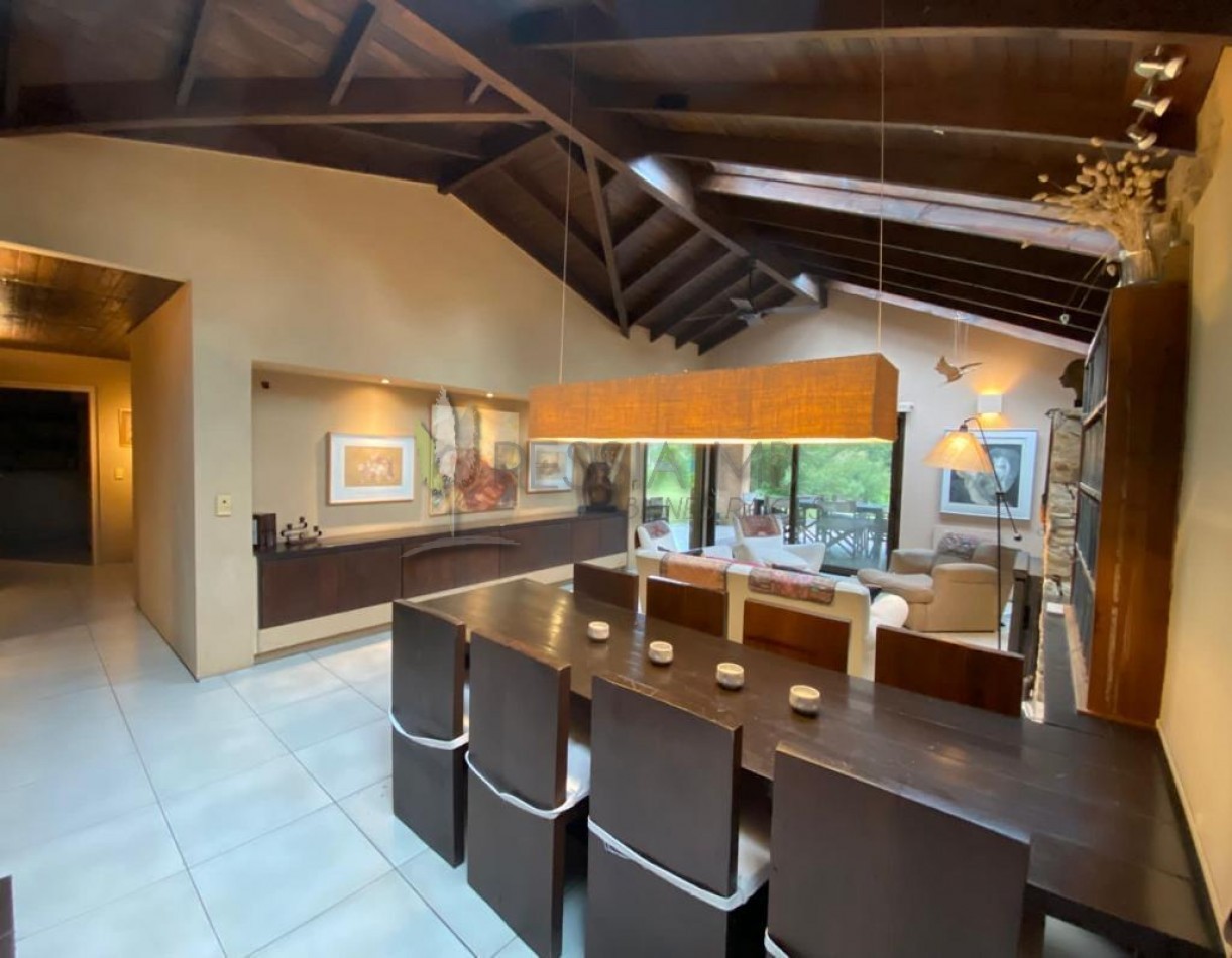 Casa con parque en Mar Azul - Opcion a 3 lotes (1.425 m²)
