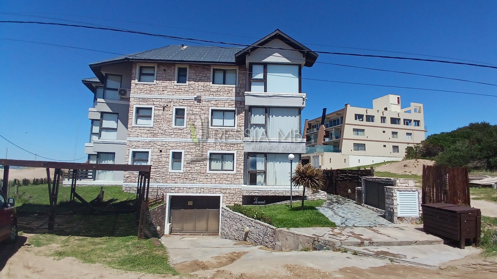 Venta de Dpto. con vista al mar al sur de Villa Gesell - Paseo 149 y playa