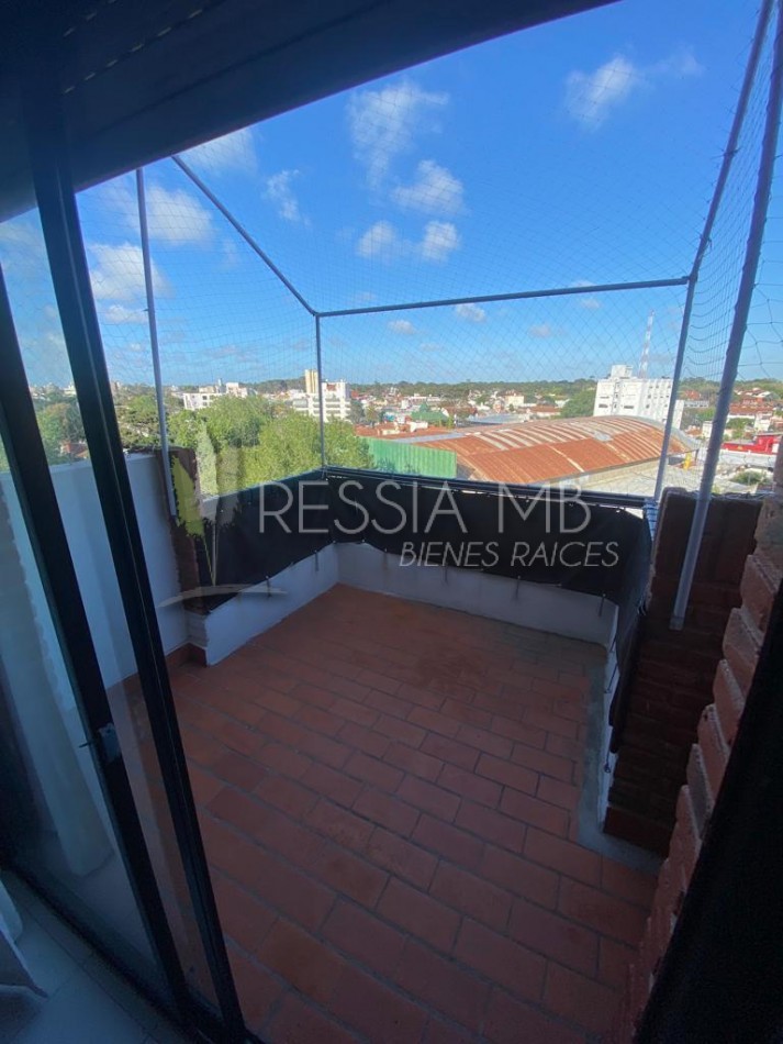 Dpt. en venta - 2 dormitorios - Av. 2 e/Paseos 102 y 103 - Villa Gesell