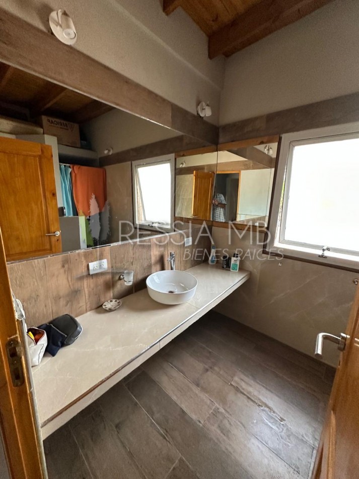 Destacada casa en venta sobre 3 lotes -  Calle 35 entre Viña del Mar y Punta del Indio - Mar Azul