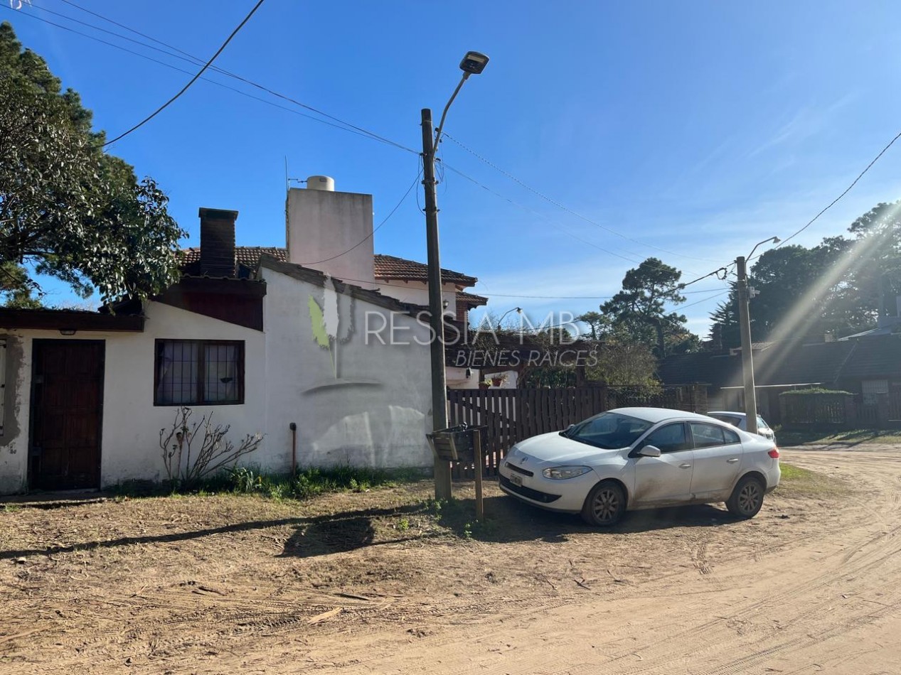 CASA EN VENTA DE 5 AMBIENTES EN ZONA CENTRO DE VILLA GESELL