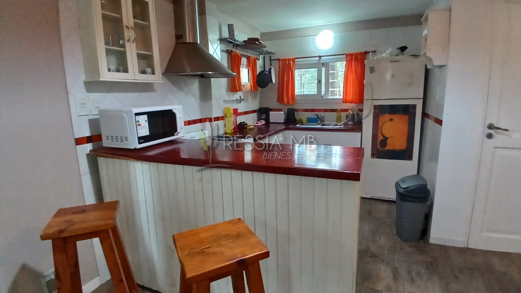Casa en Venta  - 3 Dormitorios + gran parque arbolado - Ranqueles entre Mansilla y Av. del Plata, con salida tambien a Av. del Lucero - Mar de las Pampas
