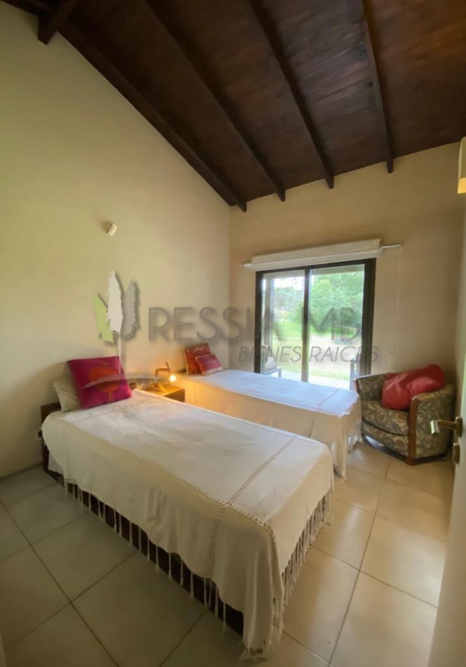 Casa con parque en Mar Azul - Opcion a 3 lotes (1.425 m²)
