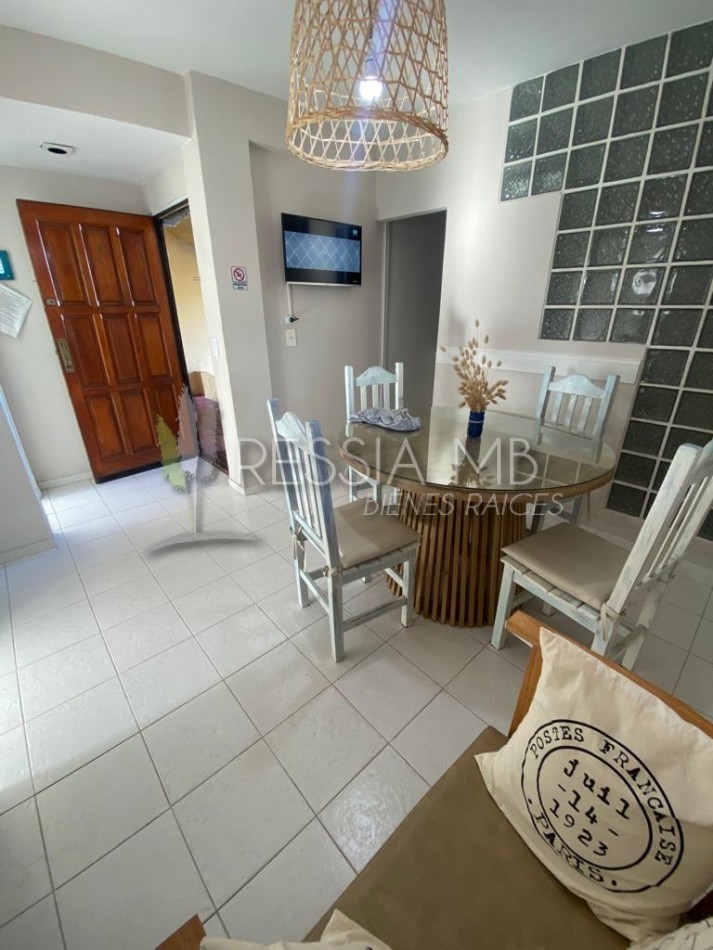 Dpt. en venta - 2 dormitorios - Av. 2 e/Paseos 102 y 103 - Villa Gesell