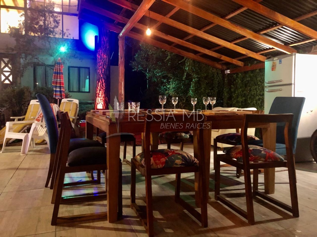 Destacada casa en venta sobre 3 lotes -  Calle 35 entre Viña del Mar y Punta del Indio - Mar Azul