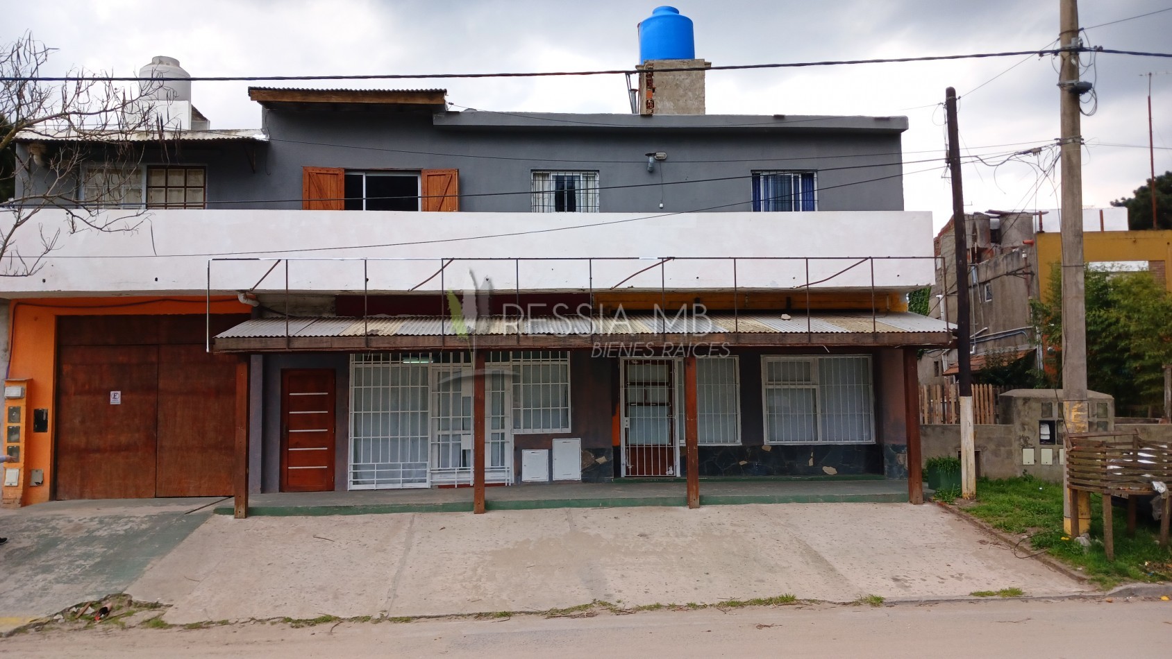 Amplio local con deposito y camara de frio - Boulevard e/142 y 143 - Villa Gesell