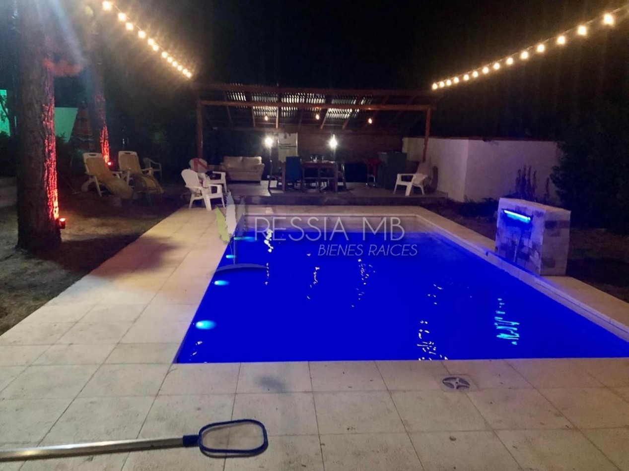 Destacada casa en venta sobre 3 lotes -  Calle 35 entre Viña del Mar y Punta del Indio - Mar Azul