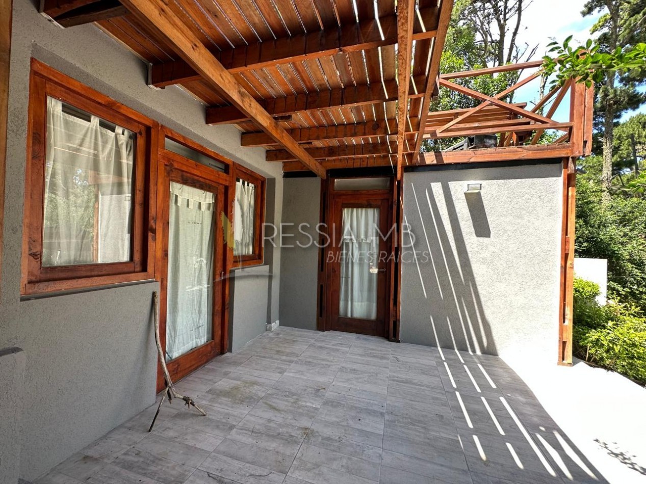 Destacada casa en venta sobre 3 lotes -  Calle 35 entre Viña del Mar y Punta del Indio - Mar Azul