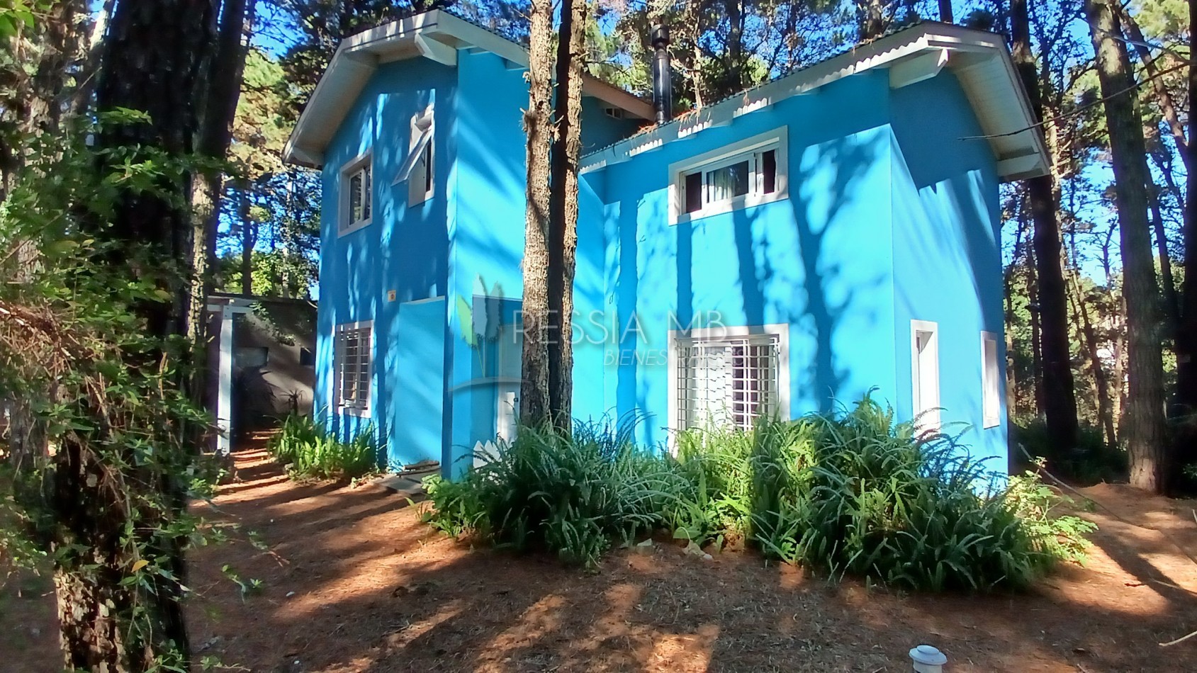 Casa en Venta  - 3 Dormitorios + gran parque arbolado - Ranqueles entre Mansilla y Av. del Plata, con salida tambien a Av. del Lucero - Mar de las Pampas