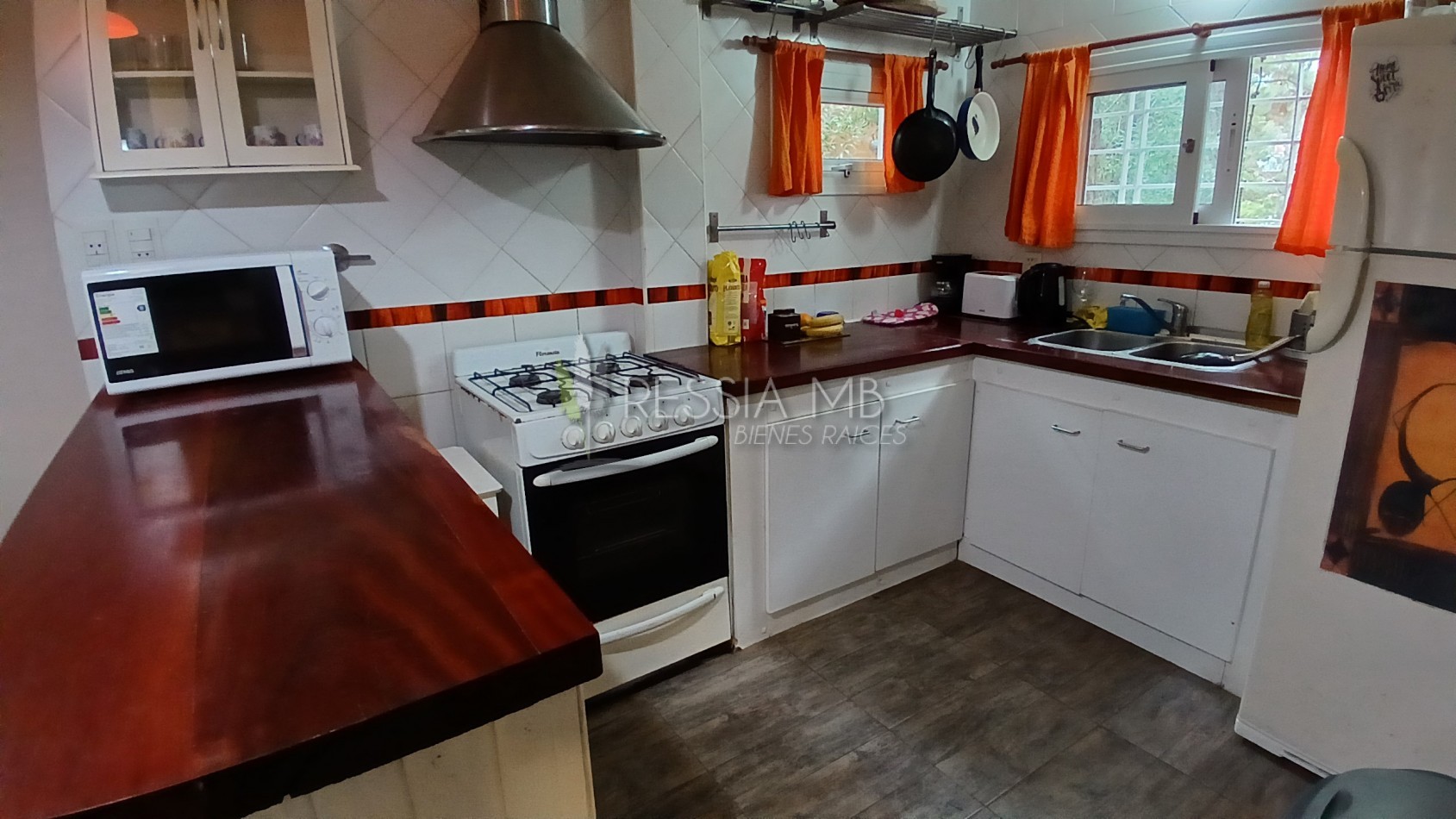 Casa en Venta  - 3 Dormitorios + gran parque arbolado - Ranqueles entre Mansilla y Av. del Plata, con salida tambien a Av. del Lucero - Mar de las Pampas