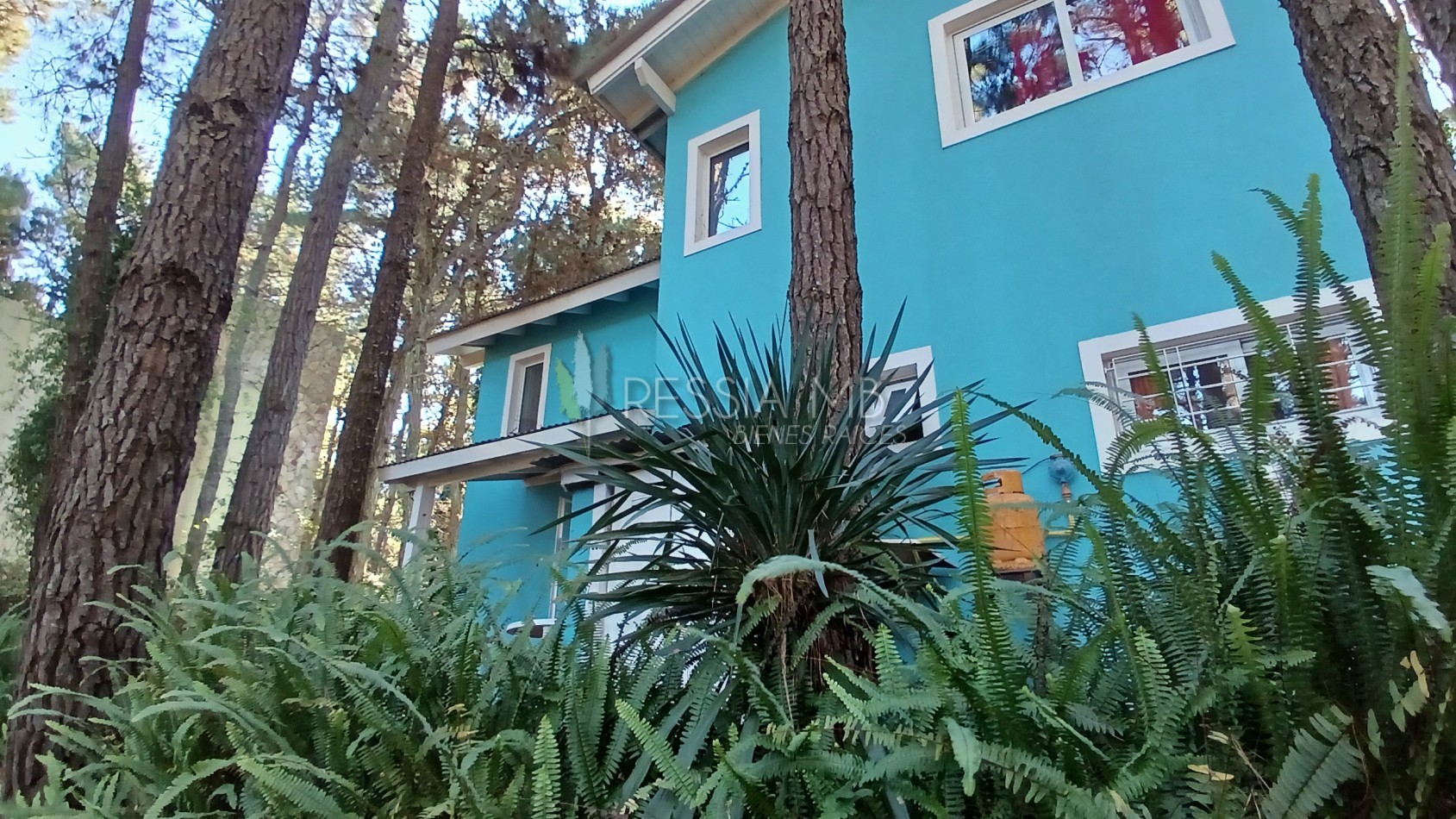 Casa en Venta  - 3 Dormitorios + gran parque arbolado - Ranqueles entre Mansilla y Av. del Plata, con salida tambien a Av. del Lucero - Mar de las Pampas
