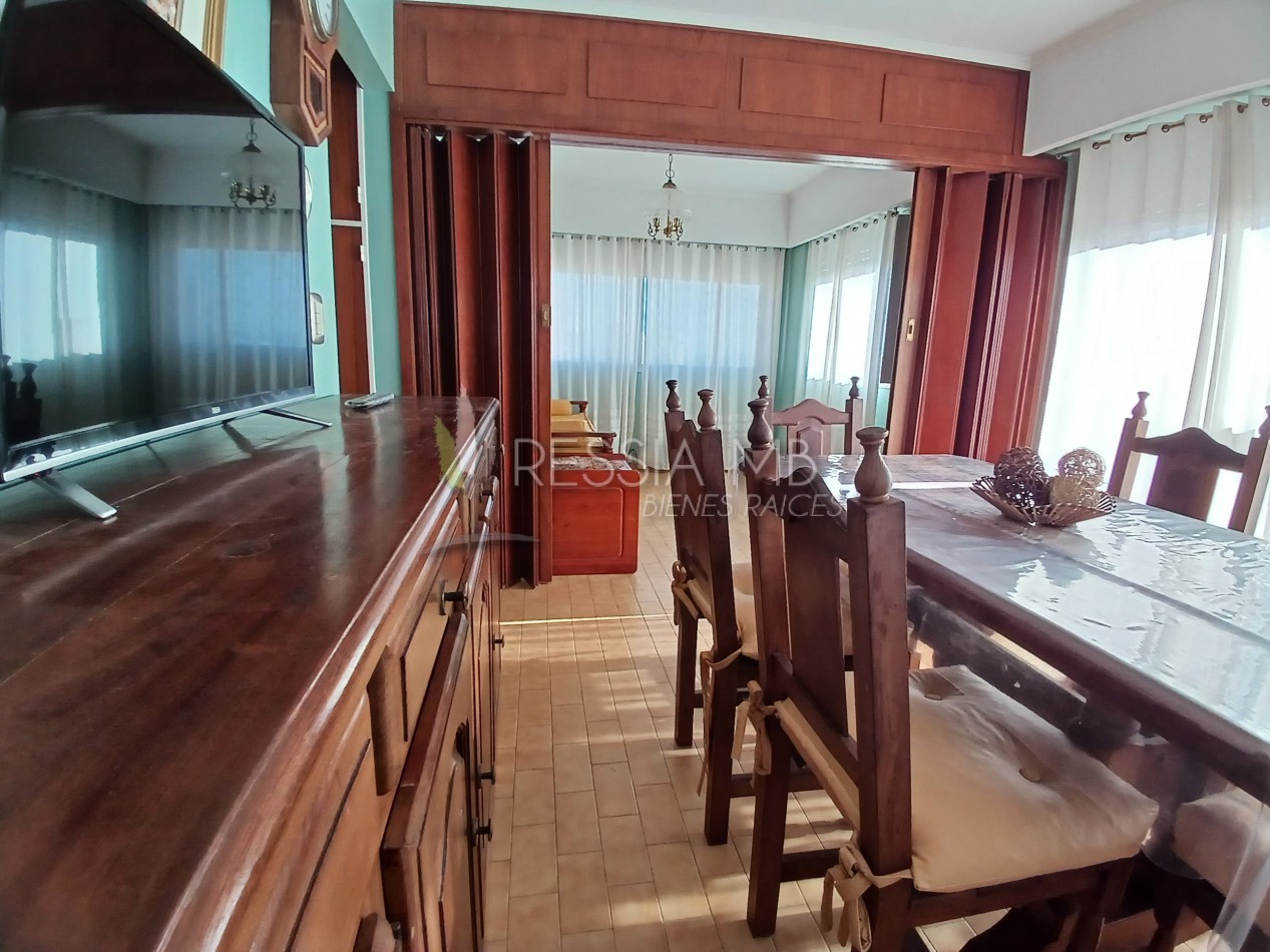 Departamento en venta amoblado con cochera, baulera y vista - A metros del mar en Villa Gesell