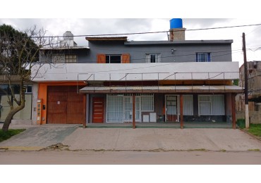 Amplio local con deposito y camara de frio - Boulevard e/142 y 143 - Villa Gesell
