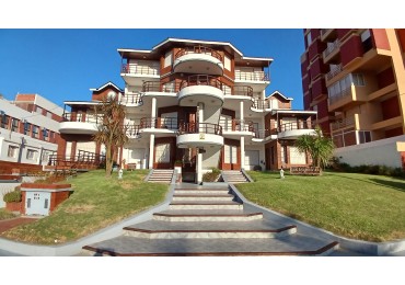 Alquiler temporario - Amplio Duplex - Av. 1 e/105 y 107 - EDIF. PALMERAS VII - Villa Gesell