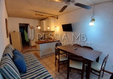 Dpto. en venta - 2 amb. c/ cochera descubierta - Edificio PALMERAS III - Av. 1 e/114 y 115 - Villa Gesell