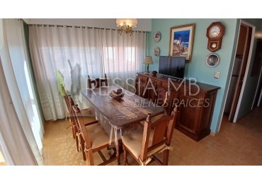 Departamento en venta amoblado con cochera, baulera y vista - A metros del mar en Villa Gesell