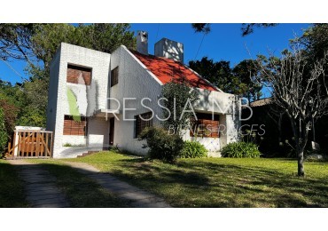 Casa en venta - 4 amb. en Barrio Norte / Barrio Norte (Alameda 206 y Calle 307) - Permuto en CABA por menor valor