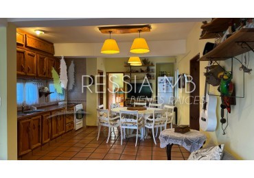 CASA EN VENTA EN TERRENO MULTIFAMILIAR- HOTELERO - Paseo 118 e/1 y 2 - Villa Gesell