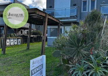 DUPLEX EN VENTA EN VILLA GESELL | 2 DORMITORIOS | PATIO, PARRILLA Y COCHERA | GRAN POTENCIAL DE INVERSION