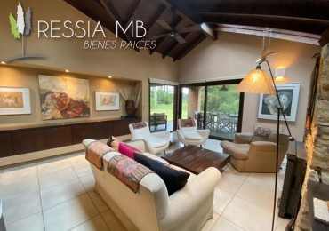 Hermosa casa en venta - 4 dormitorios - Calle 43 e/ Pinamar y Punta del indio - Mar Azul (con opcion a lote lindero)
