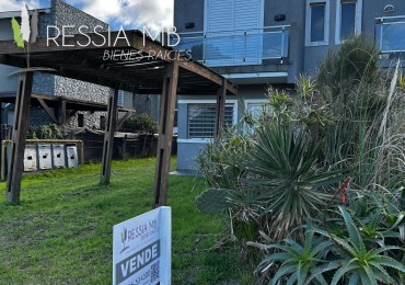 DUPLEX EN VENTA EN VILLA GESELL | 2 DORMITORIOS | PATIO, PARRILLA Y COCHERA | GRAN POTENCIAL DE INVERSION