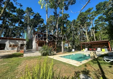 Funcional casa en venta sobre 3 lotes -  Calle 35 entre Viña del Mar y Punta del Indio - Mar Azul