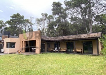Casa con parque en Mar Azul - Opcion a 3 lotes (1.425 m²)