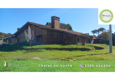 Casa en venta a refaccionar sobre lote comercial - Av. 4 y Paseo 133