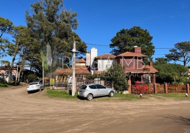 Casa en venta - 5 ambientes - Paseo 117 yAv. 5 - Villa Gesell