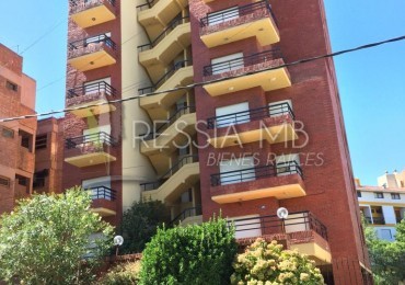Dpt. en venta - 2 dormitorios - Av. 2 e/Paseos 102 y 103 - Villa Gesell