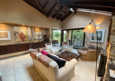 Hermosa casa en venta - 4 dormitorios - Calle 43 e/ Pinamar y Punta del indio - Mar Azul (con opcion a lote lindero)