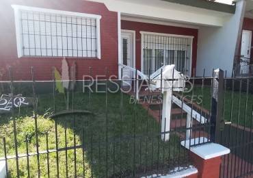 HERMOSA PROPIEDAD EN ZONA CENTRO DE VILLA GESELL DE 5 AMBIENTES CON DPTO